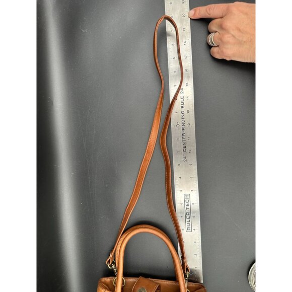 Land Outback Tan Leather Purse With 20" Shoulder Strap & Multiple Pockets - Picture 13 of 14